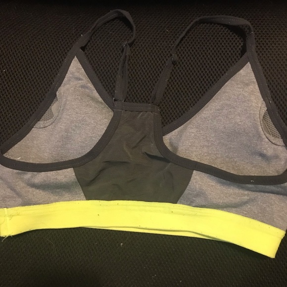 Nike sports bra - Picture 2 of 3